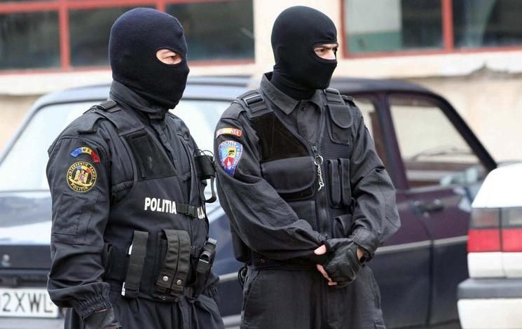 Percheziții DIICOT în Târgu Secuiesc, la maghiari 1 diicotnou.jpg