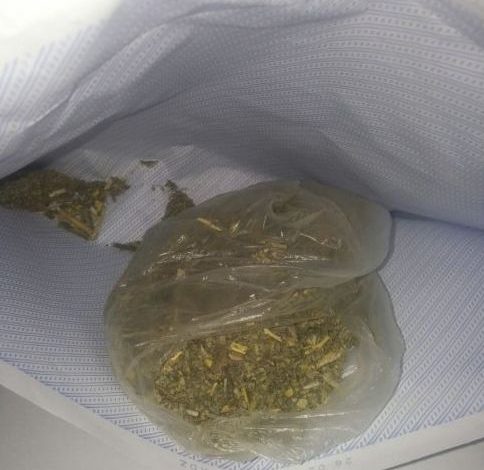 BRAŞOV. Arestaţi după ce au cumpărat droguri plătite cu moneda virtuală 1 droguri_2.jpg
