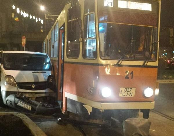 Dubiţă lovită de tramvai! (FOTO) 1 dubitatramvai.jpg