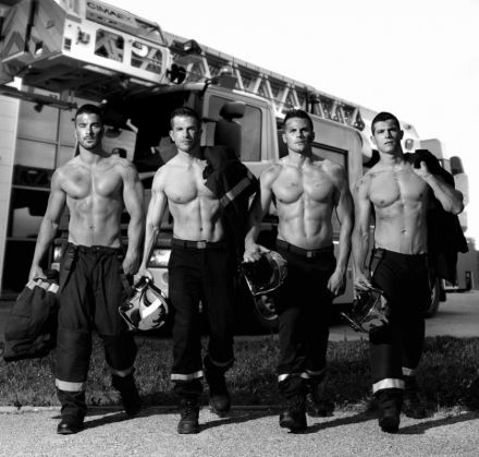 Calendar „fierbinte“ cu pompieri francezi! 1 french-firemen-calendar-2016-pompiers-sans-frontieres-fred-g