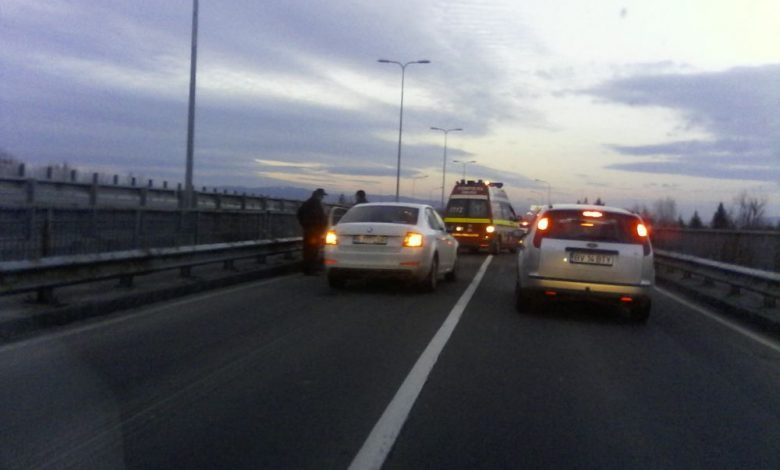 Brașov. Accident pe podul Fartec. Carambol cu trei mașini 1 img-20151202-163235.jpg