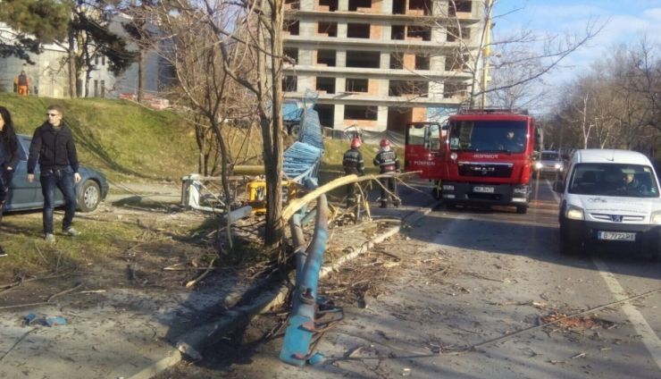 S-a prăbuşit o macara pe strada Traian 1 macaraprabusita.jpg