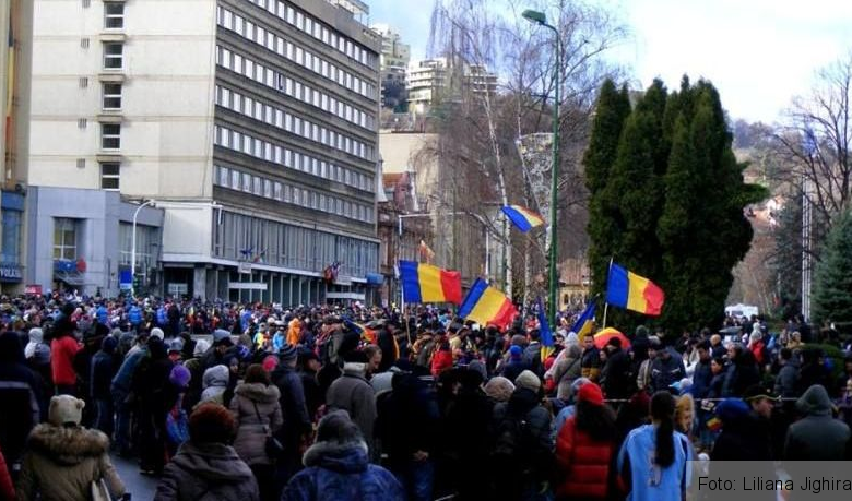 Iată programul de 1 Decembrie din Brașov, Râșnov și Codlea - unde se vor aprinde și luminițele de sărbători. Retragere cu torțe pe traseul... 1 parada1decembrie2015-1.jpg