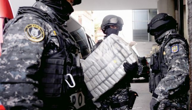 20 de PERCHEZIŢII domiciliare la persoane bănuite de trafic de droguri de risc şi substanţe psihoactive 1 perchezitiidroguri.jpg