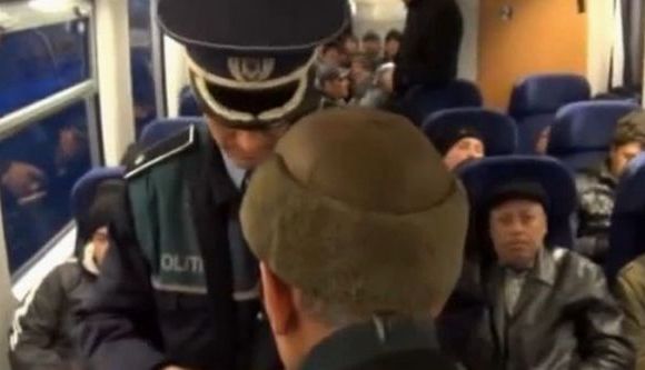 Controale în trenuri. 490 de persoane, amendate 1 politistitren.jpg