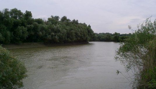 Un hoţ căutat în Republica Moldova a pătruns în România traversând înot râul Prut 1 prutul.jpg