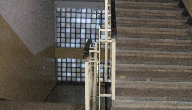 Update. Femeie atacată de doi tâlhari, în scara unui bloc! 1 scaradebloc2.jpg