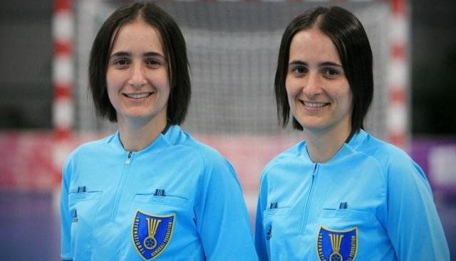 CM de handbal feminin. Surorile Bonaventura arbitrează meciul Danemarca - România 1 surorile.jpg