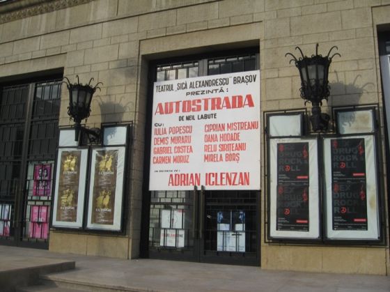 teatru decembrie_200807.JPG