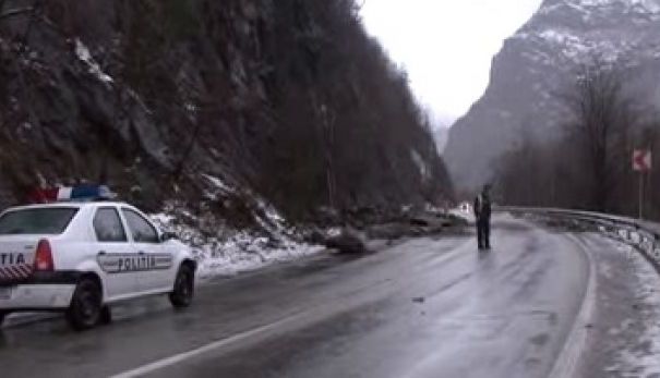Trafic oprit pe DN 7 (pe Valea Oltului), în această noapte, din cauza căderilor de bolovani! 1 valeaoltului.jpg