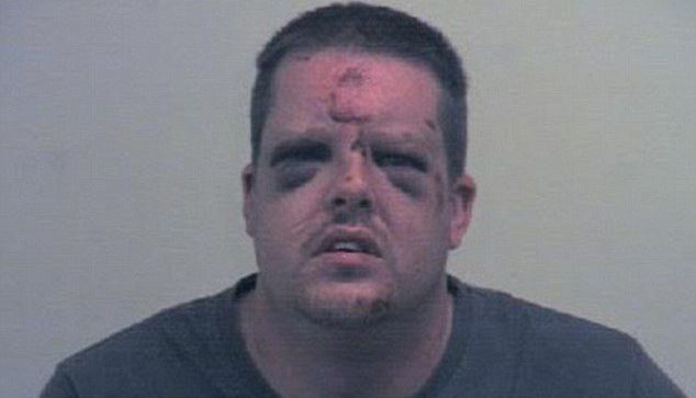 Violator snopit în bătaie de... victimă 1 violatorbatut.jpg