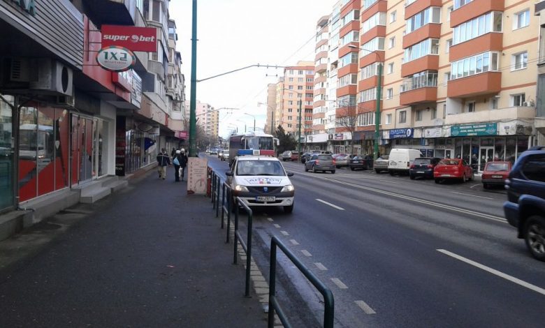 BRAŞOV. Poliţistul care a staţionat ilegal în faţa unei agenţii de pariuri a fost sancţionat disciplinar 1 20160112-150151.jpg
