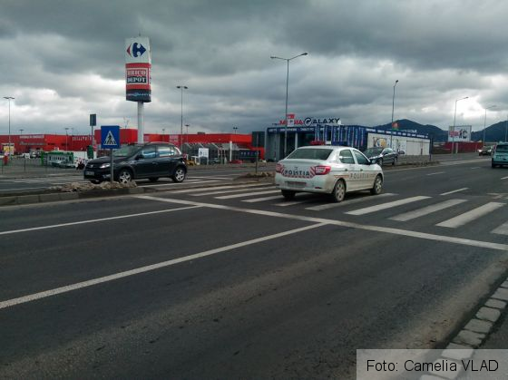 BRAŞOV. Poliţiştii au semnalat zeci de treceri de pietoni „iluminate necorespunzător”. Administratorul oraşului spune că „nu s-au constatat probleme la sistemele de semnalizare” 1 IMG_20160114_112656_202614.jpg