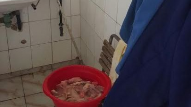 (FOTO) Protecţia Consumatorilor Braşov, în „descindere” la Făgăraş! Comisarii au găsit carne pentru gătit... în toaleta gării 5 a2c6bde0-732e-4bae-a89d-5b535ae83f05.jpg