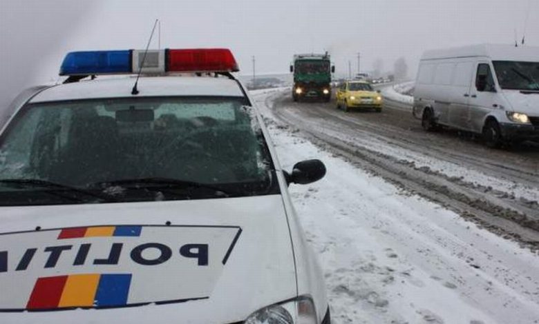 ACCIDENT GRAV. Un şofer de TIR a aţipit la volan, pe DN 66, provocând răsturnarea autotrenului! 1 accidentiarna3.jpg