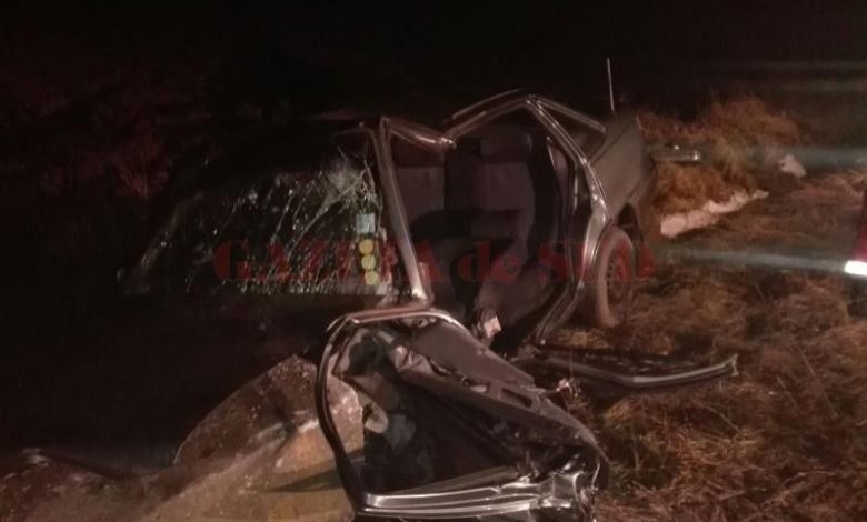 Un tânăr de 25 de ani a murit, azi-noapte, după ce s-a izbit cu maşina de un cap de pod 1 accidentmort.jpg