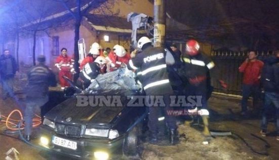 Un tânăr de 19 ani a murit într-un accident rutier! S-a izbit cu maşina de un stâlp 1 accidentmortiasi.jpg