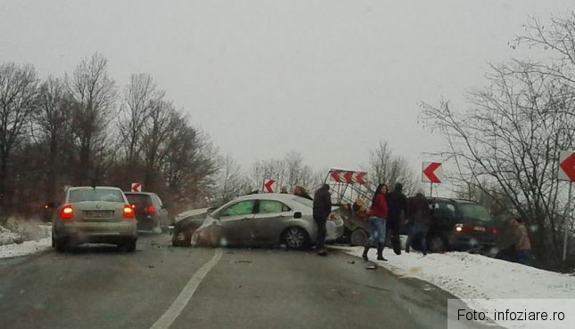 Interpret de muzică populară, implicat într-un accident cu cinci victime! (FOTO) 1 accidentresita_3.jpg