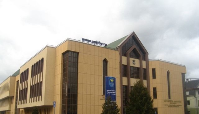BRAȘOV. Universitatea Transilvania, în clasamentul mondial 1 aula2.jpg
