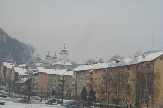 BRAȘOV. Măcar ortodocșii de stil vechi au Crăciun alb 1 bisericaortodoxastilvechiracadau.jpg