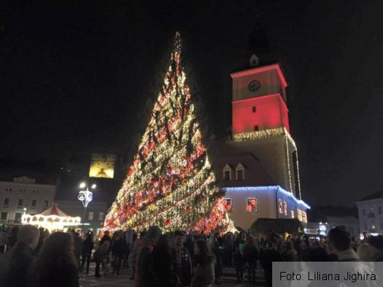 brad Piata Sfatului_202019.jpg