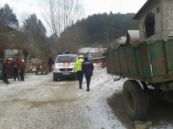 CRIMĂ DUBLĂ. Surori găsite fără suflare, dezbrăcate şi cu lovituri la cap! 1 crima hateg 2_203044.jpg