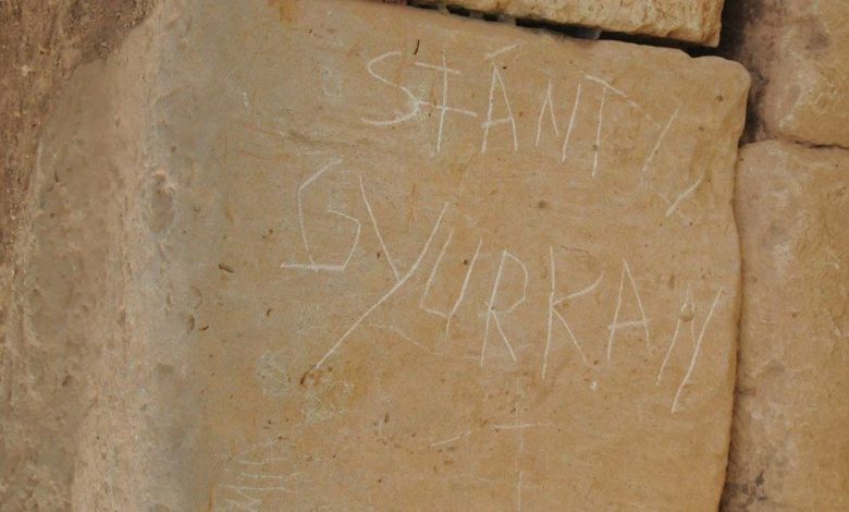 „SFÂNTUL GYURCAN loveşte din nou !!!“. Zidul unei cetăţi dacice a fost scrijelit 1 daci1.jpg