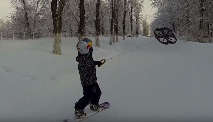 Droneboarding: dacă tot avem zăpadă şi drone, apare un nou sport 1 droneboarding-750x410.jpg