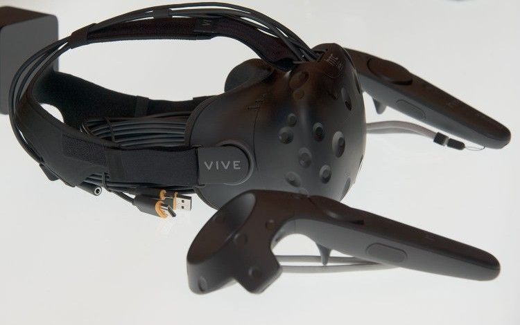 HTC Vive Pre prezentat la CES 2016, urmaşul lui HTC Vive 1 htc-vive-pre-handson-5229-1500x1000-750x500.jpg