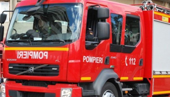 BRAŞOV. Femeie găsită paralizată în casă! Pompierii au spart geamul ca să ajungă în locuinţa ei 1 isumasina.jpg