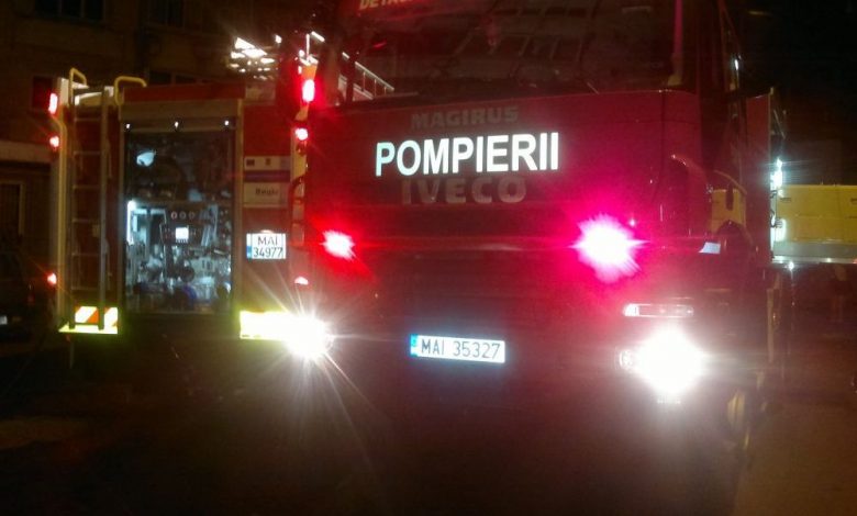 BRAȘOV. Un autoturism a luat foc pe strada Nicopole 1 isunoaptea3.jpg