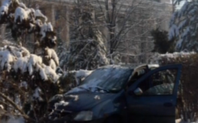 Incident grav lângă Palatul Victoriei! A fost un „gest manifest cu privire la ameninţările teroriste la adresa României” 1 masinaguvern.png