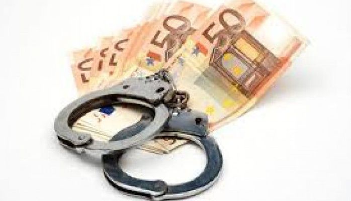 Poliţist reţinut pentru o mită de 13.000 de euro 1 mitaeuro.jpg