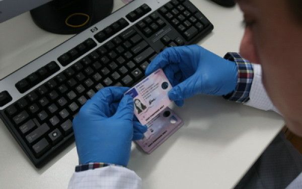 Plata permisului de conducere se poate face cu ajutorul cardului bancar 1 permisautoemitere.jpg