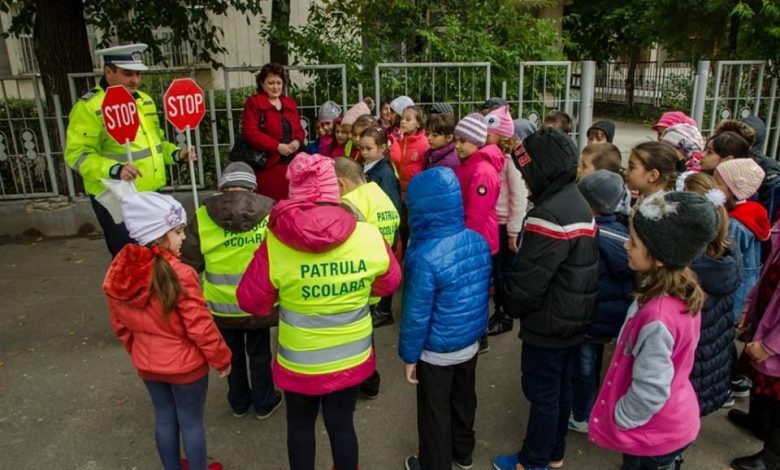 Recomandările poliţiştilor, la începerea şcolii, pentru copii şi părinţi! 1 politiaromana.jpg