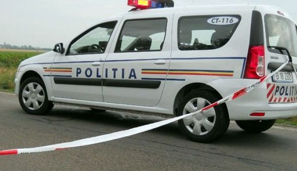 BRAŞOV. Un tânăr de 23 de ani s-a izbit cu maşina de un copac, pe DN 73A 1 politie.jpg
