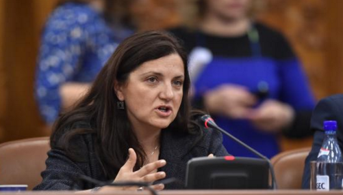 Raluca Prună despre moțiunea împotriva sa: „În funcție de rezultatul votului de miercuri o să iau o decizie” 1 ralucaprun.png