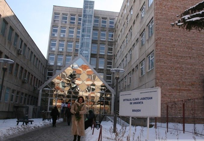 BRAŞOV. Ortopezii se aşteaptă la o „avalanşă” de pacienţi 1 spitaluljudeteanzapada1.jpg