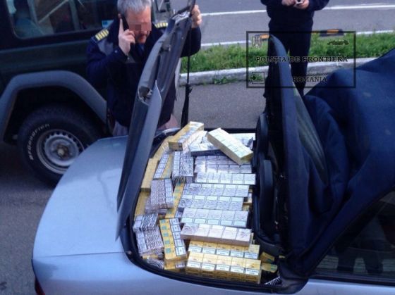 Brașovean prins la volanul unui microbuz burdușit cu țigări de contrabandă 1 tigari1_203818.jpg