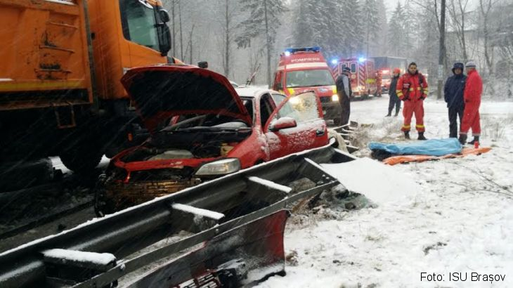 Update. BRAȘOV. Imagini de la accidentul mortal de la Timişu` de Sus. În acelaşi loc, Șerban Huidu a provocat un accident mortal în 2011! 1 4d6bb45a-6407-4ef8-bea0-0e321a5235ec_204262.jpg