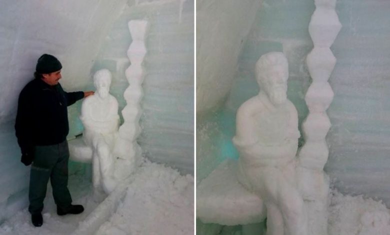 Masa tăcerii şi Coloana Infinitului, sculptate în gheaţă la Bâlea Lac 1 brancusi.jpg