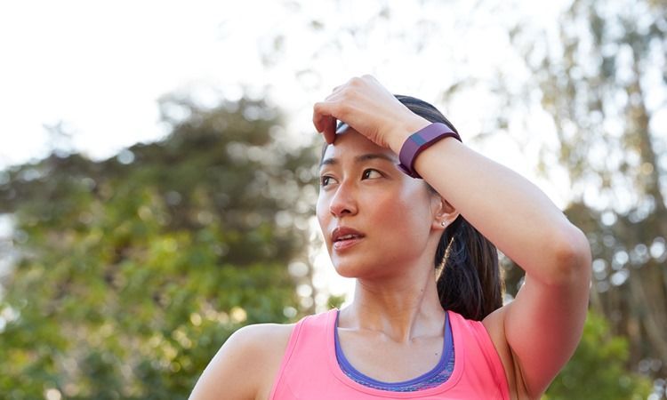 Fitbit (şi alte dispozitive wearable) pot detecta dacă o femeie a rămas însărcinată 1 fitbit-charge.jpg