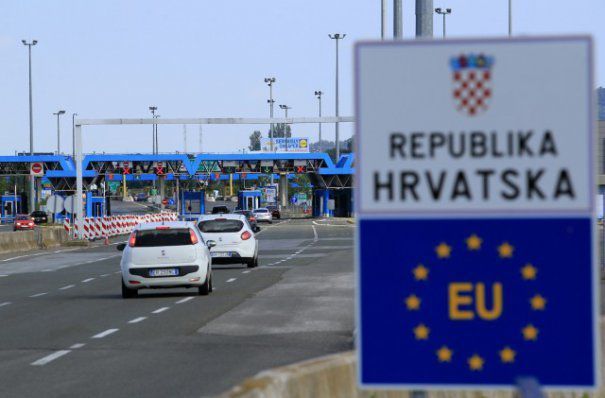 Croaţia a suplimentat numărul poliţiştilor la graniţa cu Serbia 1 frontieracroatia.jpg