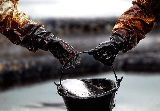 7 dolari/barilul de petrol 1 galeata-petrol1.jpg