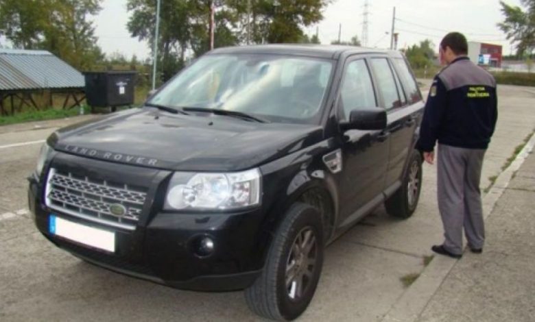 Braşovean prins la vamă că transporta un Land Rover care figura ca fiind furat din Italia 1 landrover.jpg