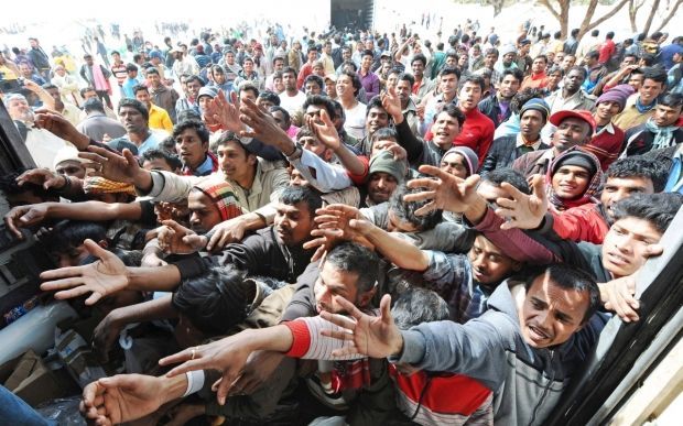 ÎN FORŢĂ. Migranţi evacuaţi de la graniţa greco-macedoneană! 1 migranti2.jpg