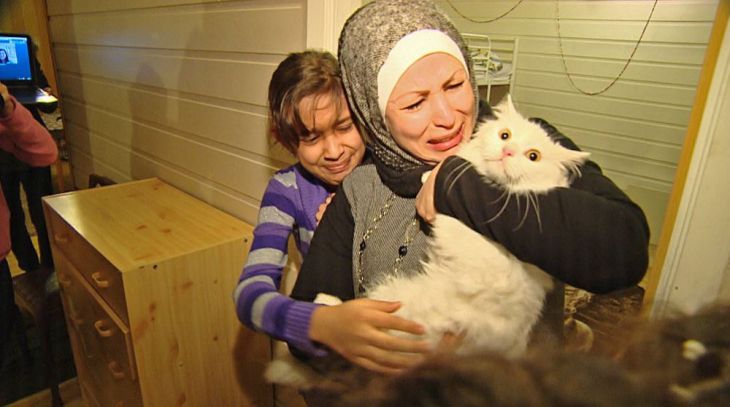 EMOŢIONANT. O familie de refugiaţi s-a reunit cu pisica pierdută! 1 pisicarefugiati2_205574.jpg