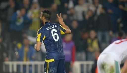 Europa League. Souza semnează dubla 1 souza.jpg