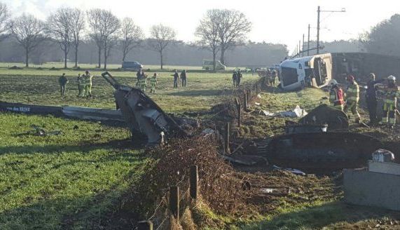 Tragedie pe calea ferată. A deraiat un tren de persoane în Olanda 1 trenderaiat_2.jpg