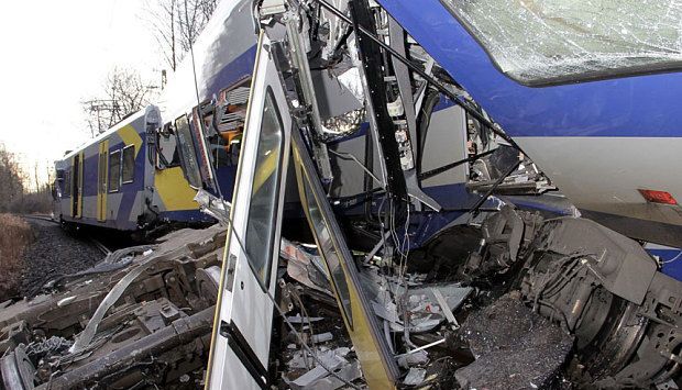 Specialiştii au analizat prima cutie neagră găsită la locul accidentului feroviar din Germania! Ce au descoperit 1 trenurigermania.jpg